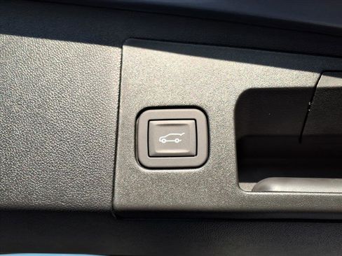 New 2025 Cadillac XT5 Luxury image 11