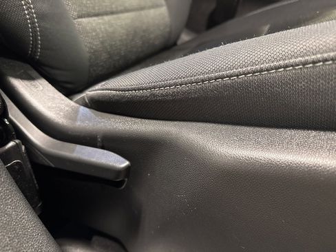 Used 2025 Chevrolet Traverse LT image 35