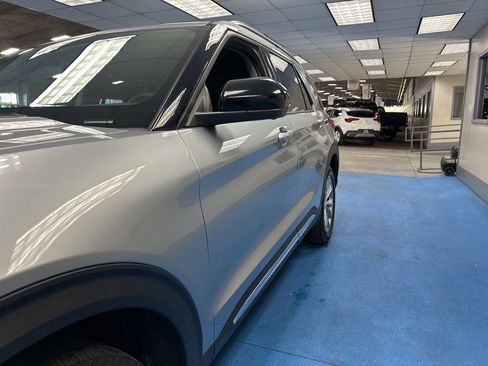 Used 2023 Ford Explorer Limited image 16
