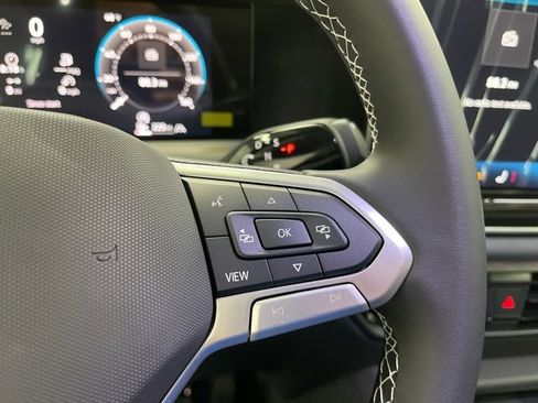 New 2026 Volkswagen Tiguan SE image 17