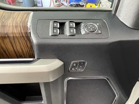 Used 2020 Ford F150 Lariat w/ Equipment Group 502A Luxury AWD/4WD image 19