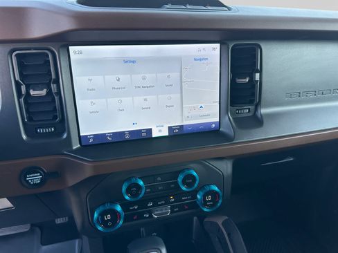 Used 2024 Ford Bronco Outer Banks AWD/4WD image 12
