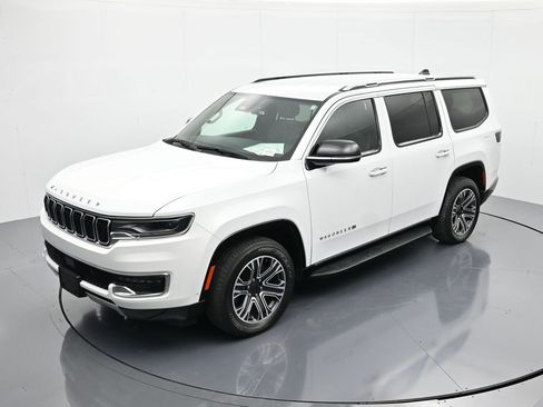 Used 2024 Jeep Wagoneer Series II w/ Flexible Seating Group image 31