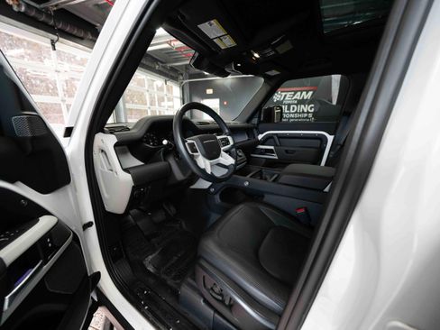 Used 2024 Land Rover Defender 110 S image 8