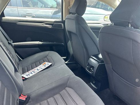 Used 2020 Ford Fusion SE FWD image 16