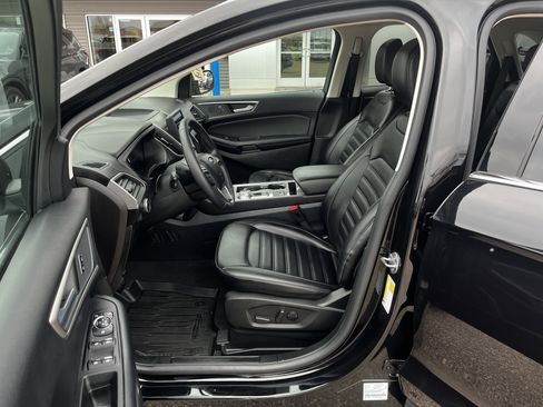 Used 2024 Ford Edge SEL w/ Convenience Package image 9