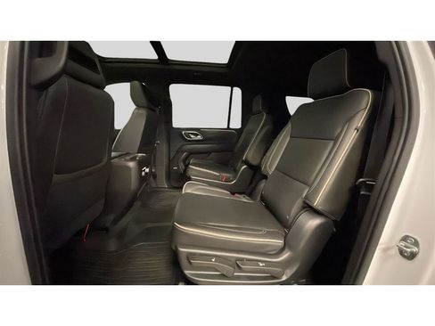 Used 2021 GMC Yukon XL SLT w/ SLT Premium Package image 15