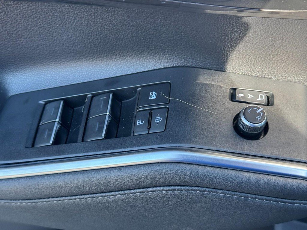 Used 2023 Toyota Highlander Platinum FWD image 23