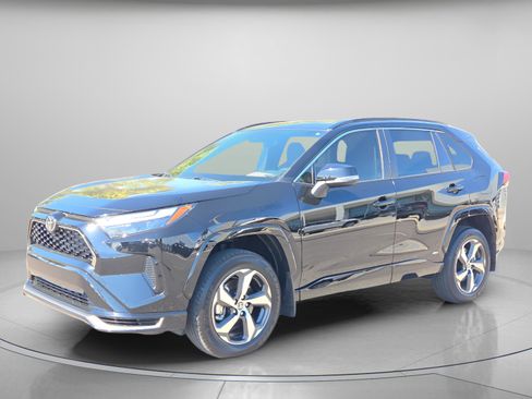 Certified 2025 Toyota RAV4 SE image 2