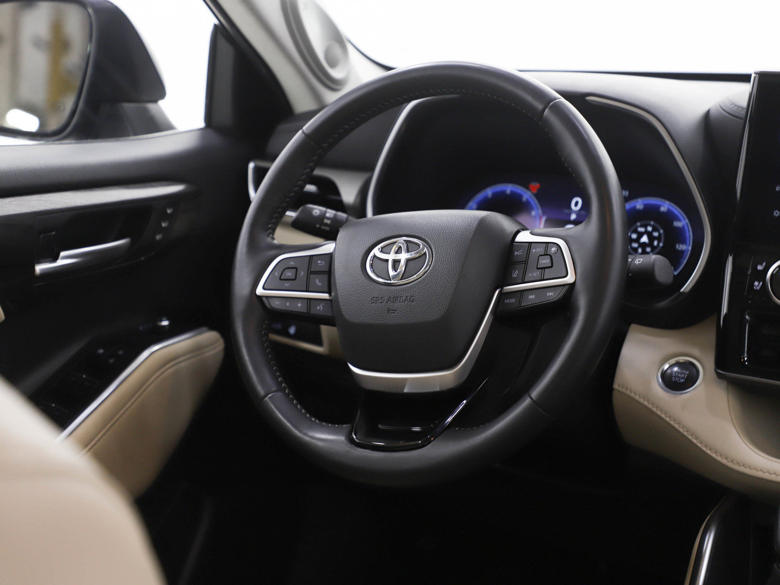Used 2025 Toyota Highlander Limited AWD/4WD image 14