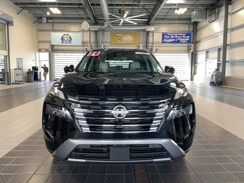 Used 2024 Nissan Rogue SL w/ SL Premium Package image 3