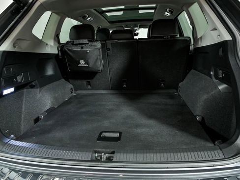 Used 2022 Volkswagen Tiguan SE image 8