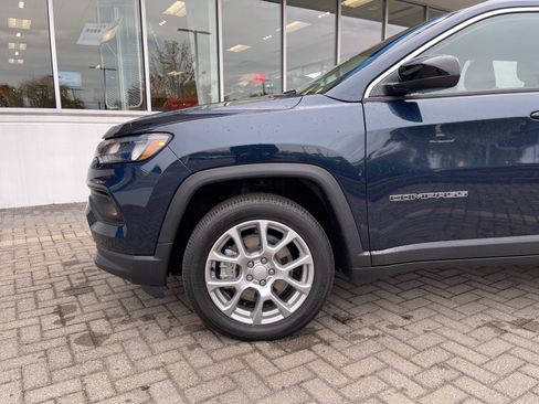 Used 2024 Jeep Compass Latitude image 10