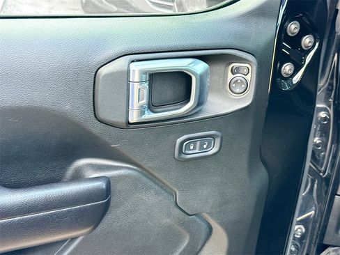 Used 2021 Jeep Gladiator Sport image 19