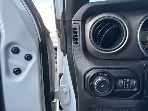 Used 2018 Jeep Wrangler Unlimited Sport image 11