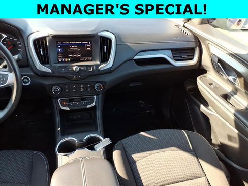 Used 2024 GMC Terrain SLE image 17