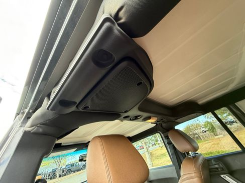 Used 2016 Jeep Wrangler Unlimited Sahara w/ Mopar Chrome Edition Group AWD/4WD image 27