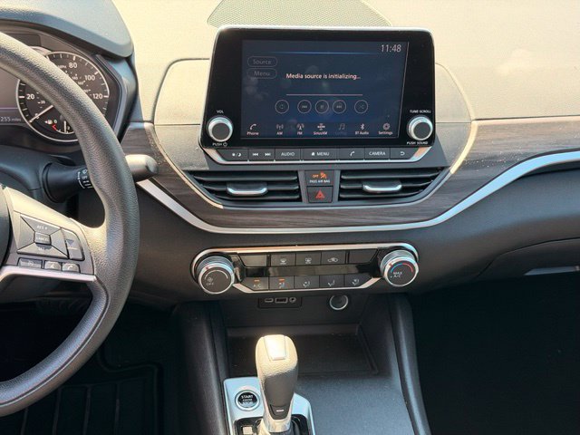 Used 2025 Nissan Altima 2.5 SV FWD image 14