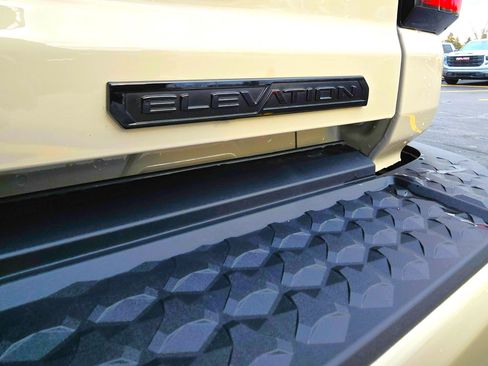 New 2026 GMC Canyon Elevation w/ Convenience Package image 30