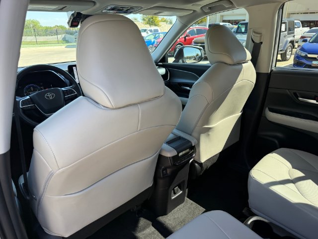 Used 2024 Toyota Grand Highlander AWD image 28