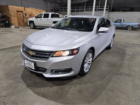 Used 2016 Chevrolet Impala LT w/ Convenience Package FWD image 3