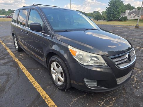 Used 2011 Volkswagen Routan SEL image 13