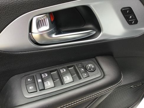 New 2026 Chrysler Pacifica Limited AWD/4WD image 9