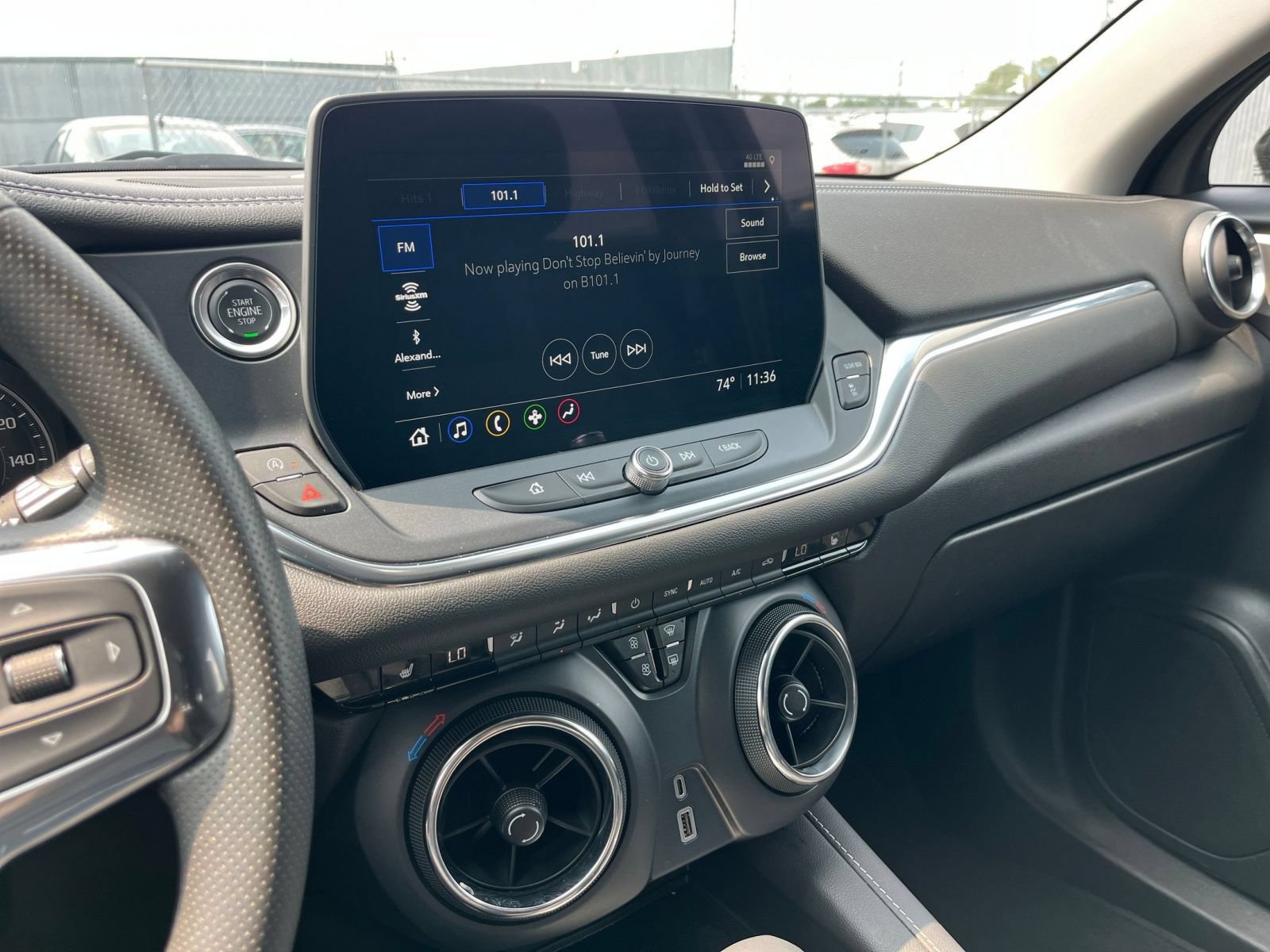 Used 2025 Chevrolet Blazer LT FWD image 19