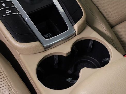 Certified 2021 Porsche Macan image 28