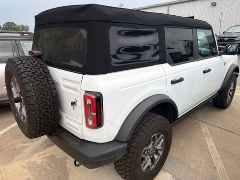 Used 2023 Ford Bronco Badlands AWD/4WD image 3