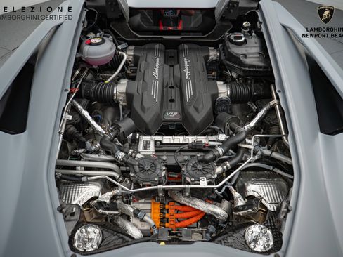 Used 2024 Lamborghini Revuelto image 22