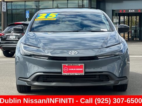 Used 2025 Toyota Prius LE FWD image 9