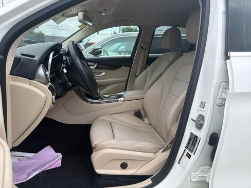 Used 2019 Mercedes-Benz GLC 300 image 6