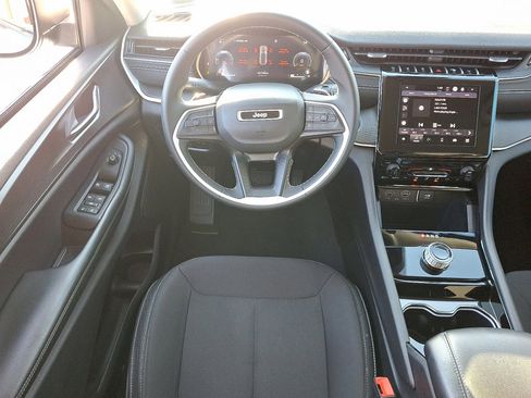 Certified 2023 Jeep Grand Cherokee Laredo image 22