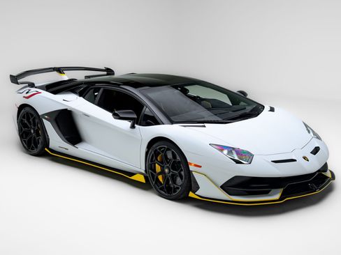 Used 2021 Lamborghini Aventador SVJ AWD/4WD image 3