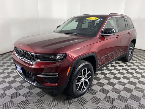 Used 2023 Jeep Grand Cherokee Limited image 13