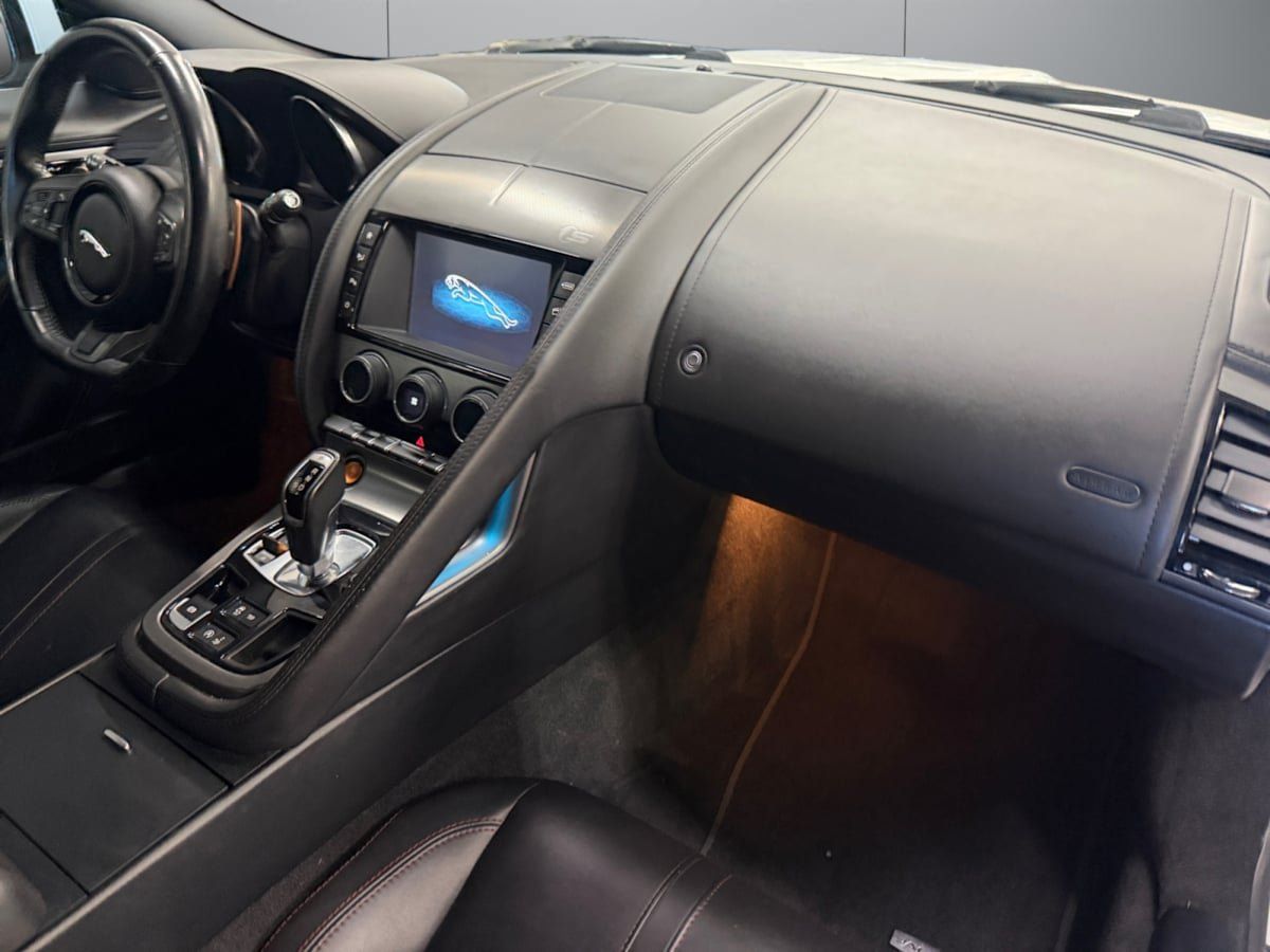 Used 2016 Jaguar F-TYPE S RWD image 18
