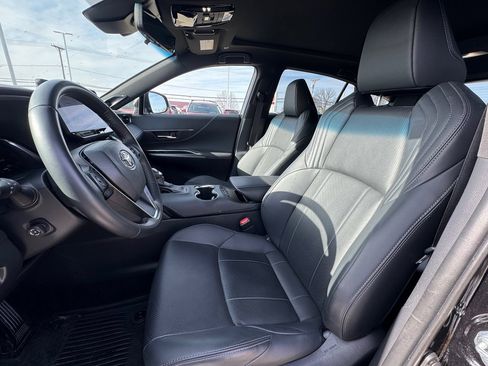 Used 2024 Toyota Venza Limited image 8