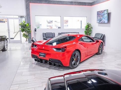 Used 2018 Ferrari 488 GTB RWD image 71