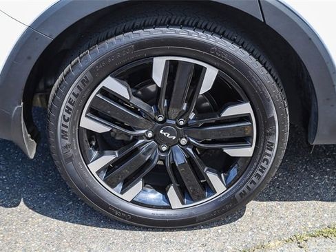 Used 2024 Kia Telluride SX Prestige w/ Towing Package image 11