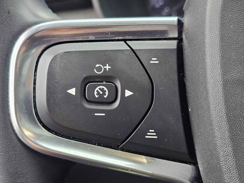 Certified 2023 Volvo XC40 B5 Ultimate w/ Protection Package Premier AWD/4WD image 35