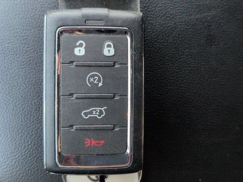 Used 2024 Jeep Grand Cherokee Limited w/ Black Appearance Package AWD/4WD image 25