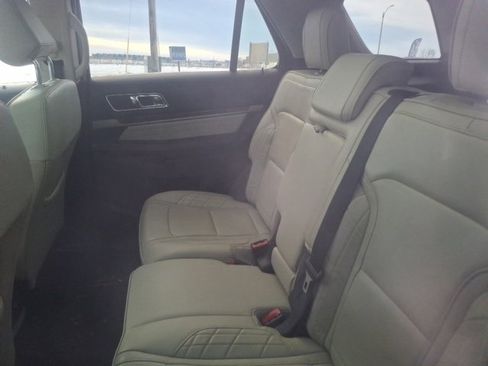 Used 2016 Ford Explorer Platinum image 10