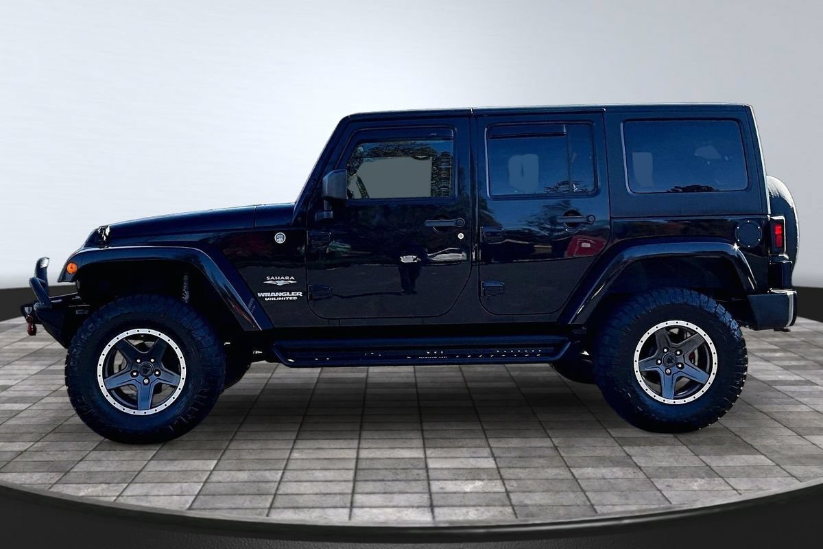 Used 2012 Jeep Wrangler Unlimited Sahara w/ Dual Top Group AWD/4WD image 4