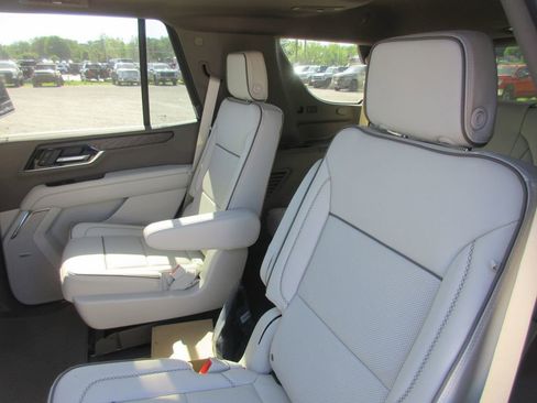 New 2026 GMC Yukon Denali w/ Denali Reserve Package AWD/4WD image 12