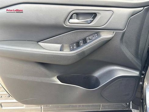 Used 2026 Nissan Rogue SV AWD/4WD image 17