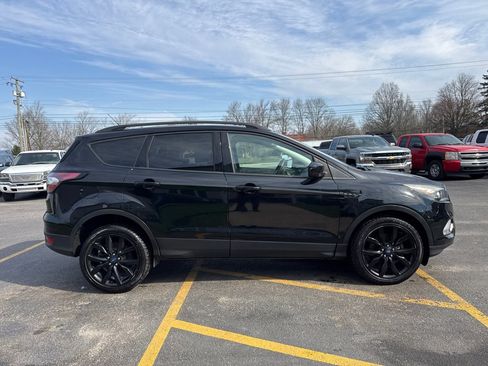 Used 2017 Ford Escape SE w/ Equipment Group 201A AWD/4WD image 6