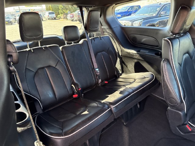 Used 2026 Chrysler Pacifica Limited FWD image 15