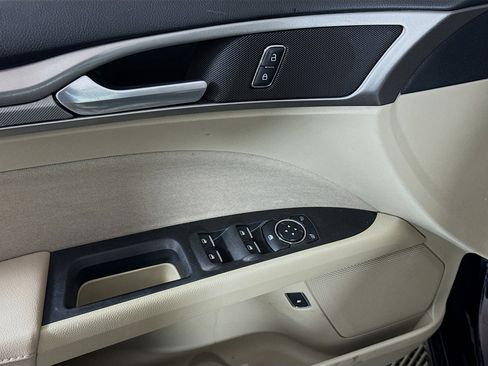 Used 2020 Ford Fusion SE image 20