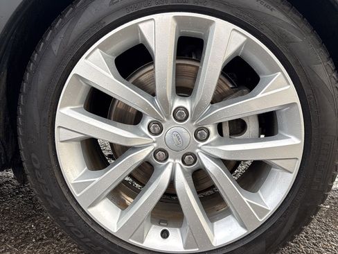 Used 2023 Land Rover Discovery S image 36